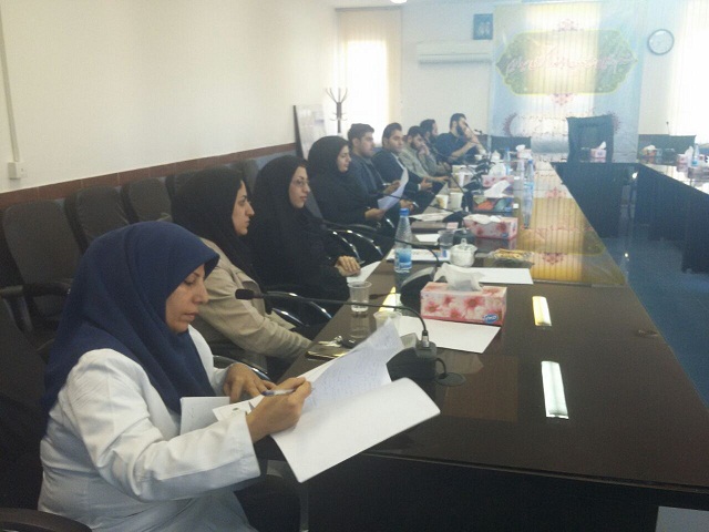 جلسه آموزشی دانشجویان پزشکی شرکت کننده در اردوهای جهادی در لرستان
